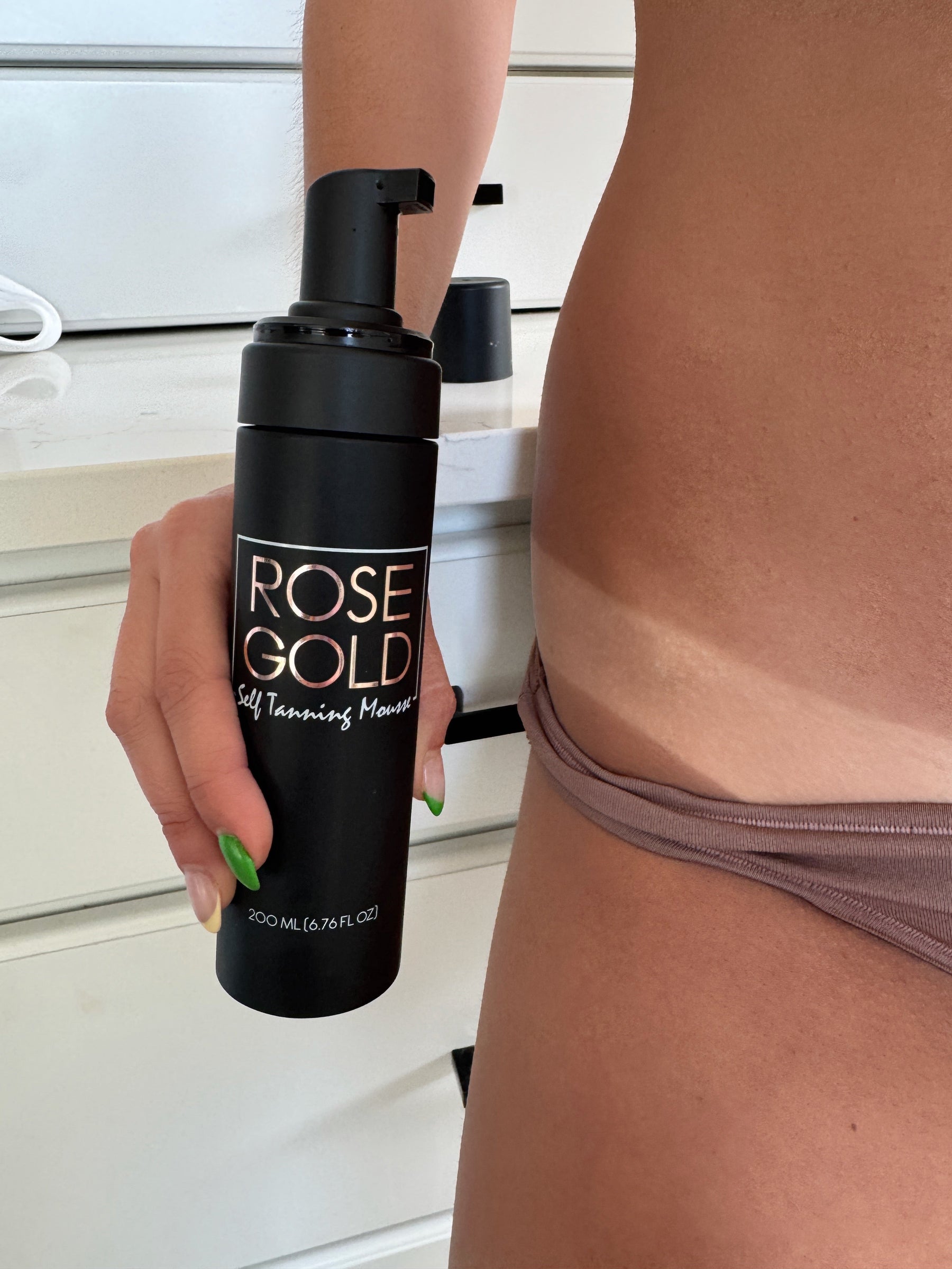 How to Apply Self Tanning Mousse for a Flawless, Streak-Free Glow